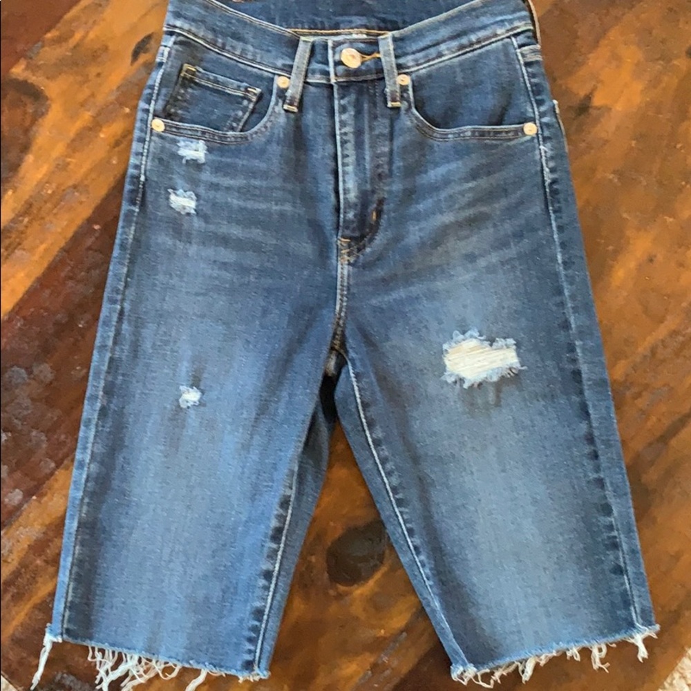 Levi’s Mile High Bike Shorts. NWOT size 24